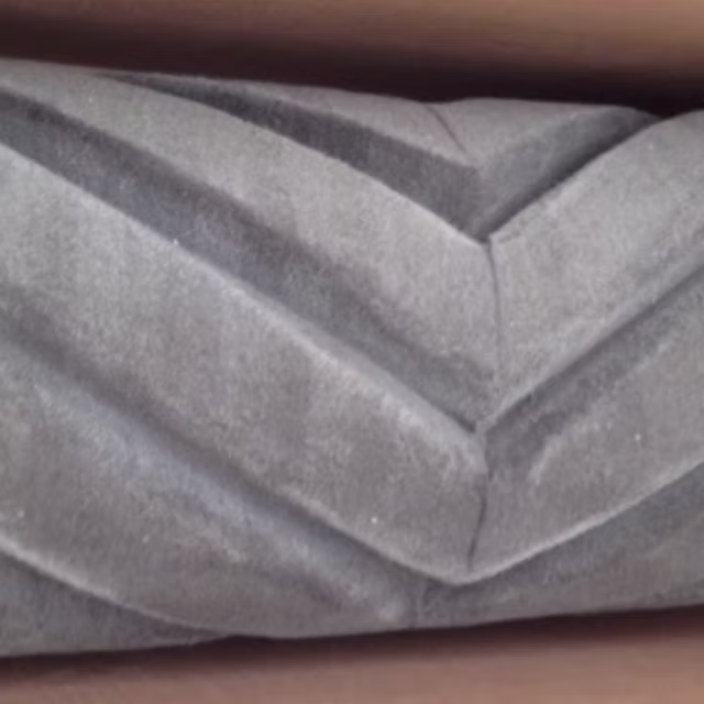 Polishing cylinder for a leather polishing machine